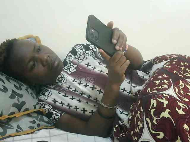 Blackdoll1 webcam