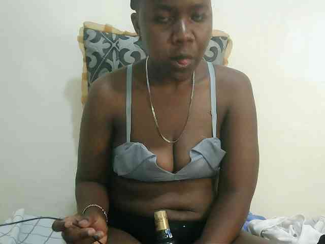 Blackdoll1 webcam