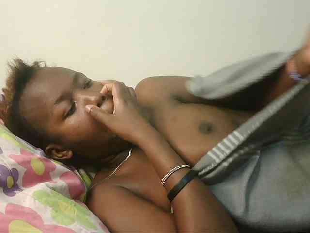 Blackdoll1 webcam