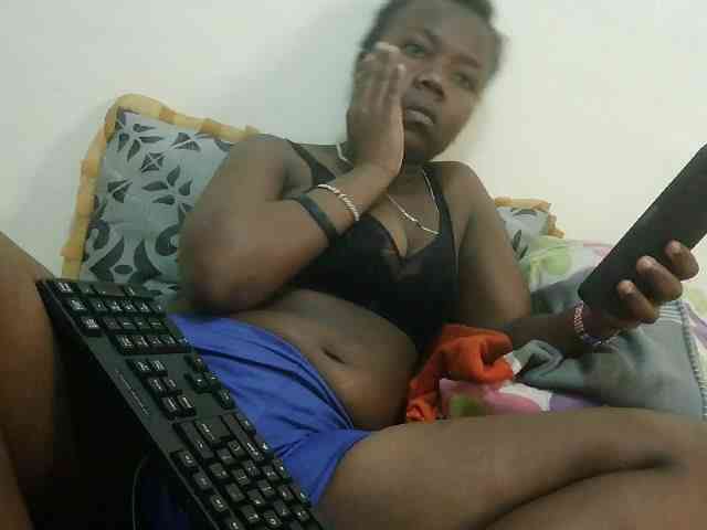 Blackdoll1 webcam