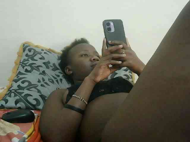 Blackdoll1 webcam
