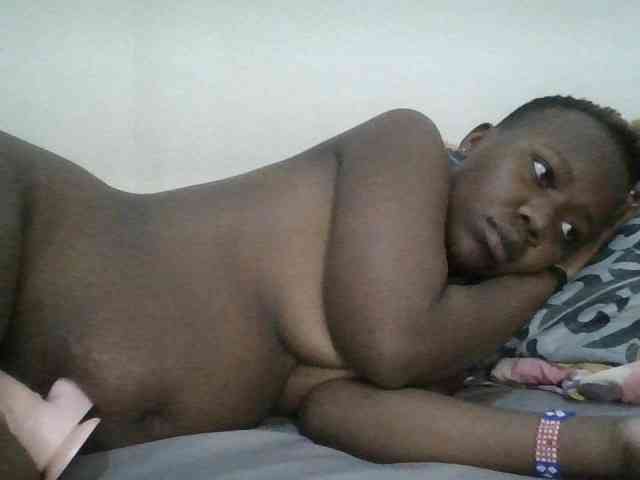 Blackdoll1 webcam