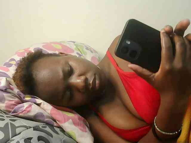 Blackdoll1 webcam