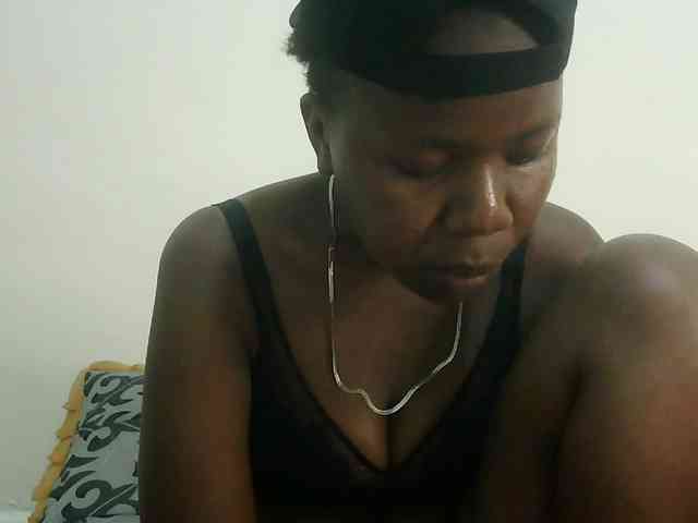 Blackdoll1 webcam