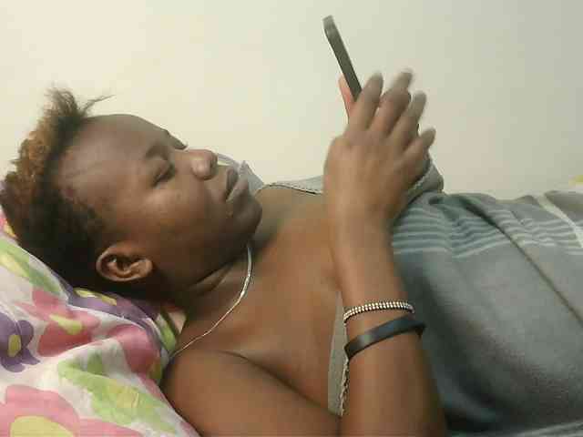 Blackdoll1 webcam