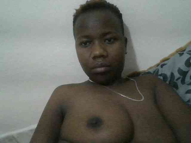 Blackdoll1 webcam
