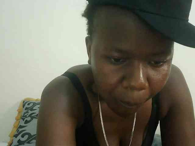 Blackdoll1 webcam