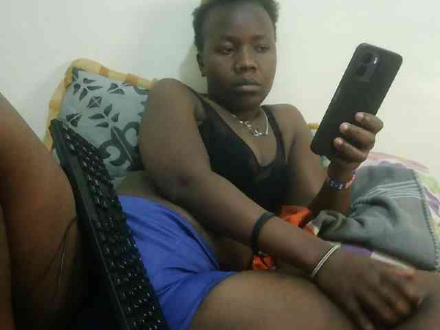 Blackdoll1 webcam