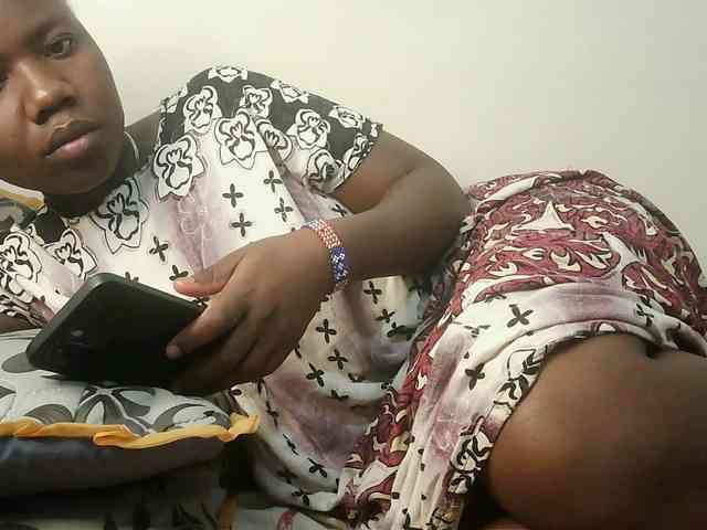 Blackdoll1 webcam