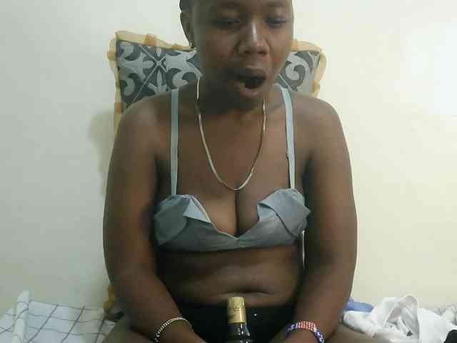 Blackdoll1 webcam