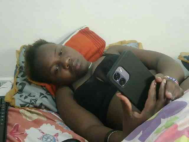 Blackdoll1 webcam