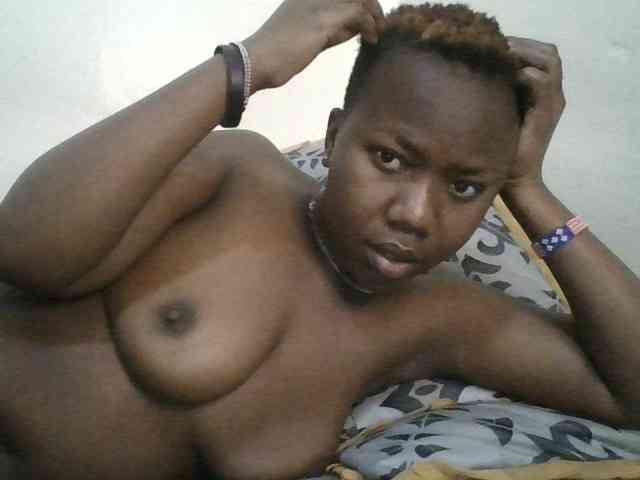Blackdoll1 webcam