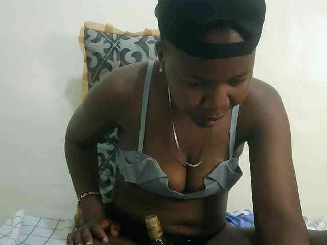 Blackdoll1 webcam