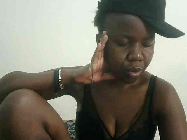 Blackdoll1 webcam