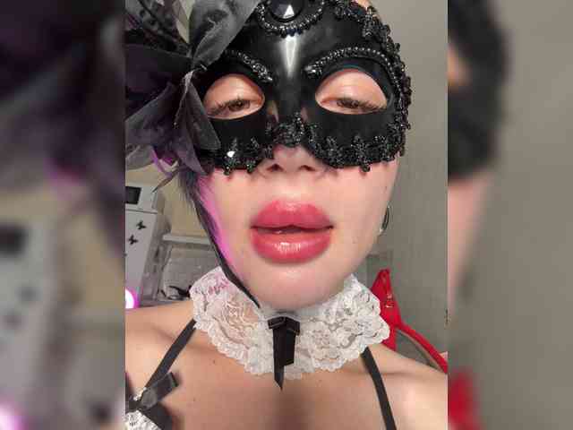 ViolettaScarlett webcam