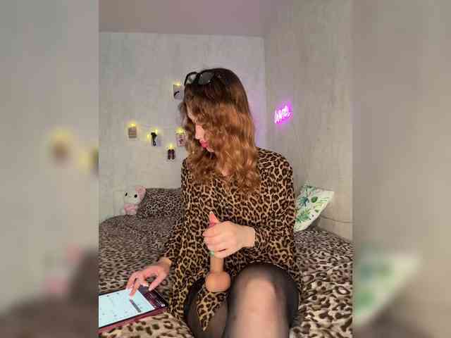ViolettaScarlett webcam