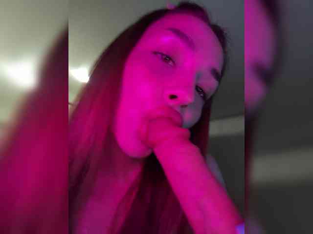 ViolettaScarlett webcam