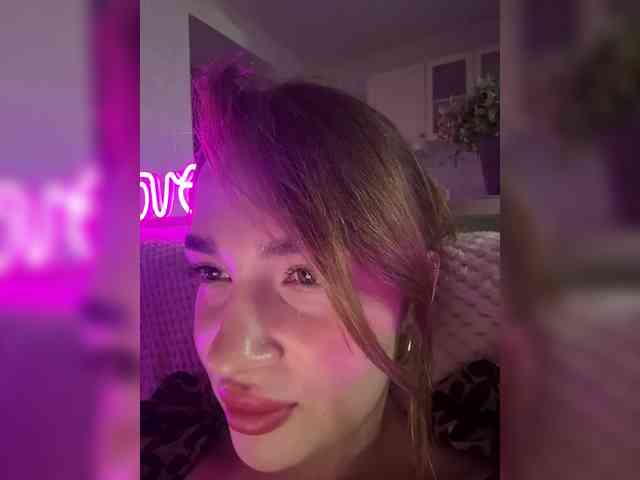 ViolettaScarlett webcam