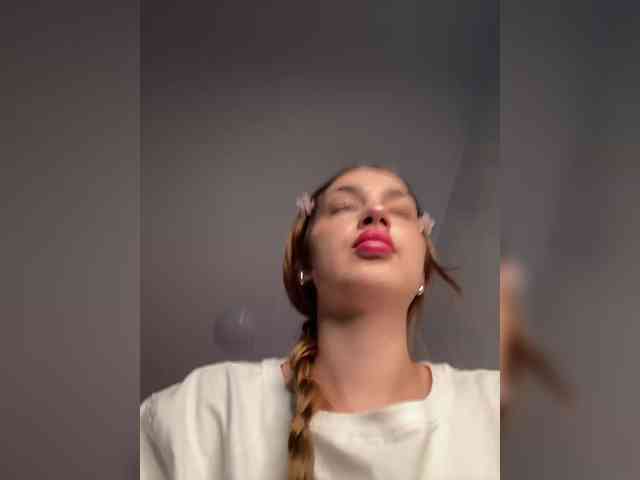 ViolettaScarlett webcam