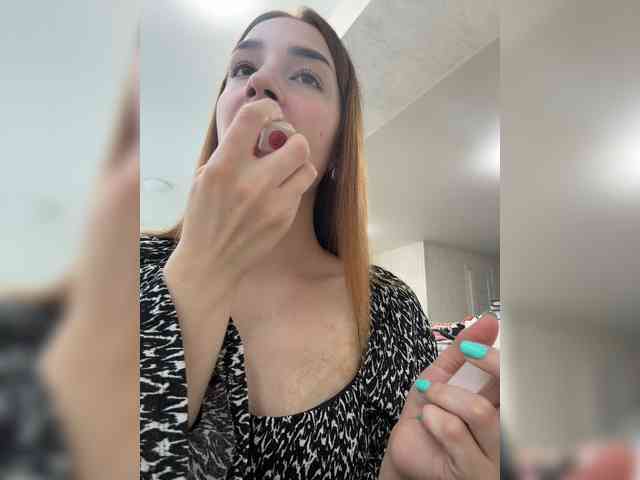 ViolettaScarlett webcam