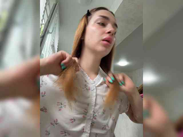 ViolettaScarlett webcam