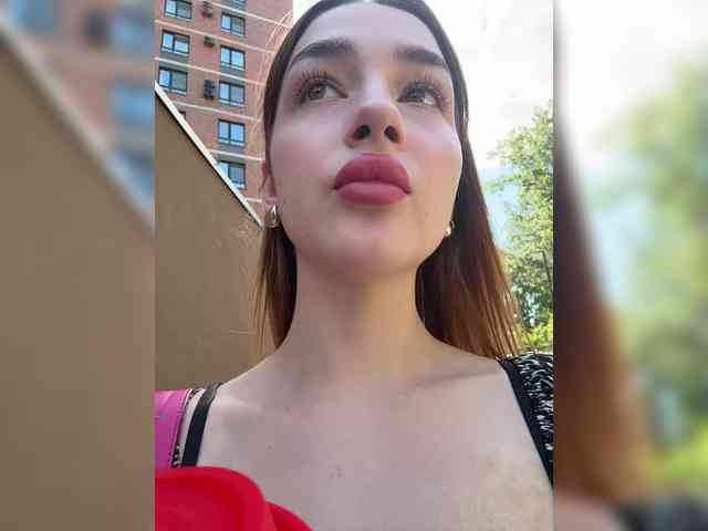 ViolettaScarlett webcam