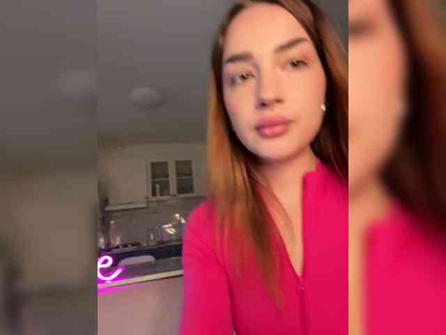 ViolettaScarlett webcam