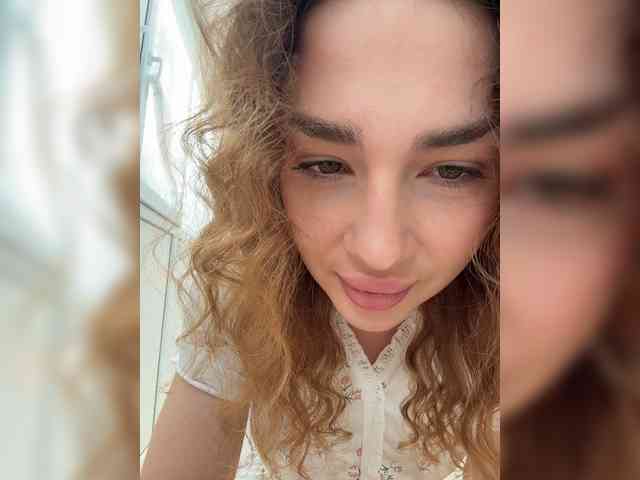 ViolettaScarlett webcam