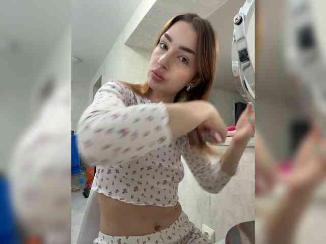 ViolettaScarlett webcam