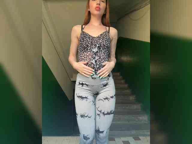ViolettaScarlett webcam