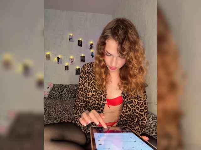 ViolettaScarlett webcam