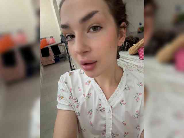 ViolettaScarlett webcam