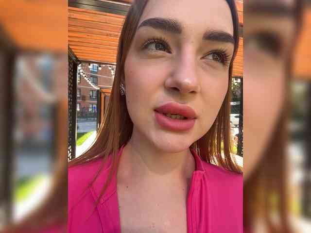 ViolettaScarlett webcam