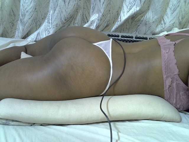 Ebonymonroe1 live cam on BongaCams