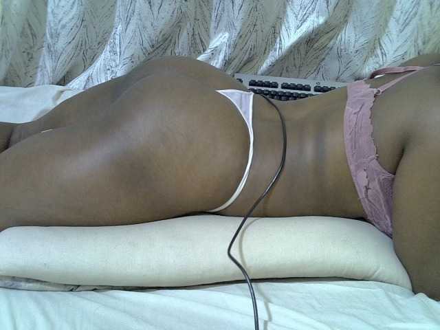 Ebonymonroe1 live cam on BongaCams