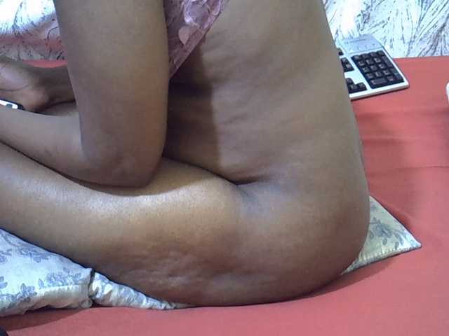 Ebonymonroe1 live cam on BongaCams