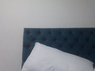 milf-yeis Porn Show