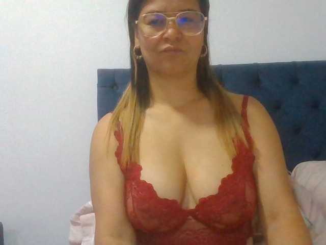 milf-yeis live cam on BongaCams