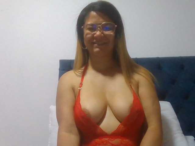 milf-yeis live cam on BongaCams
