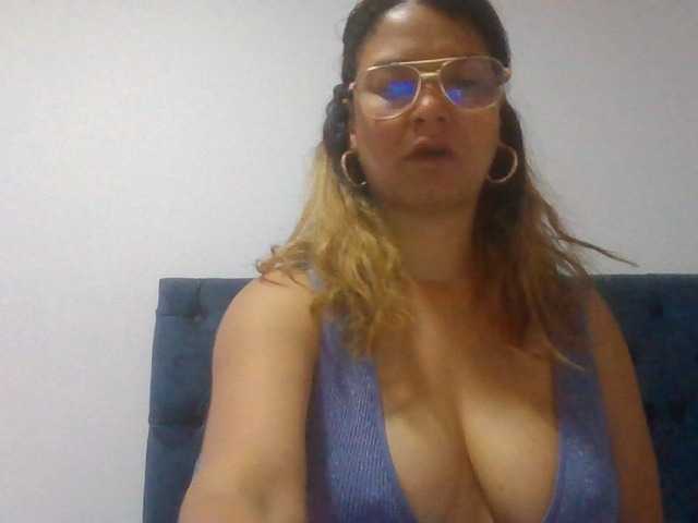milf-yeis live cam on BongaCams