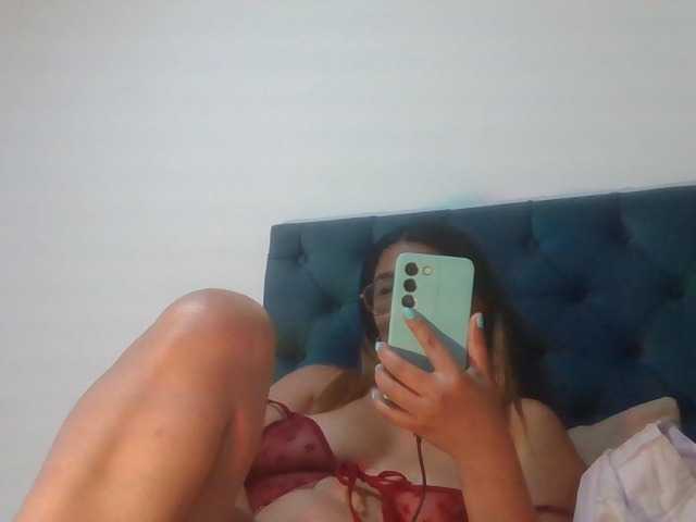 milf-yeis live cam on BongaCams
