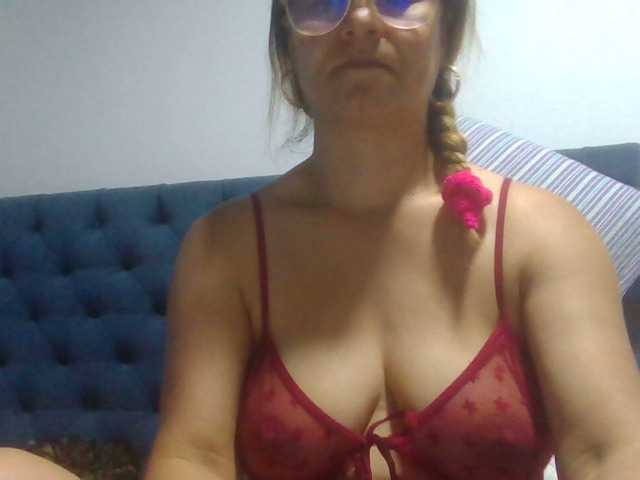 milf-yeis live webcam show