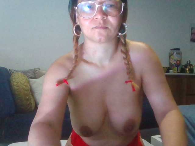 milf-yeis live cam on BongaCams