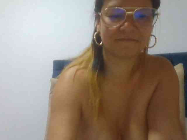 milf-yeis webcam