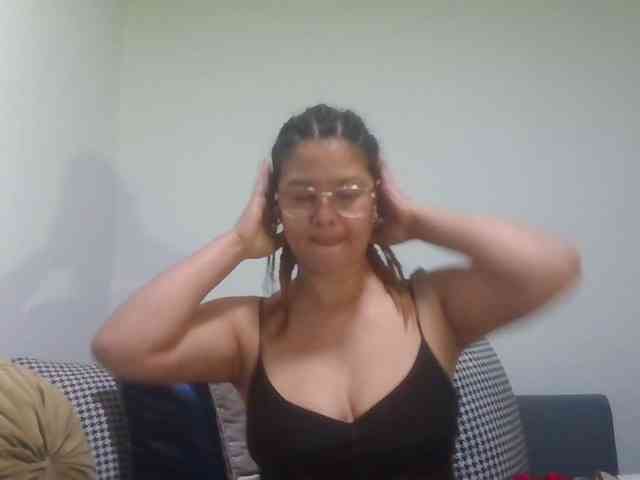 milf-yeis webcam