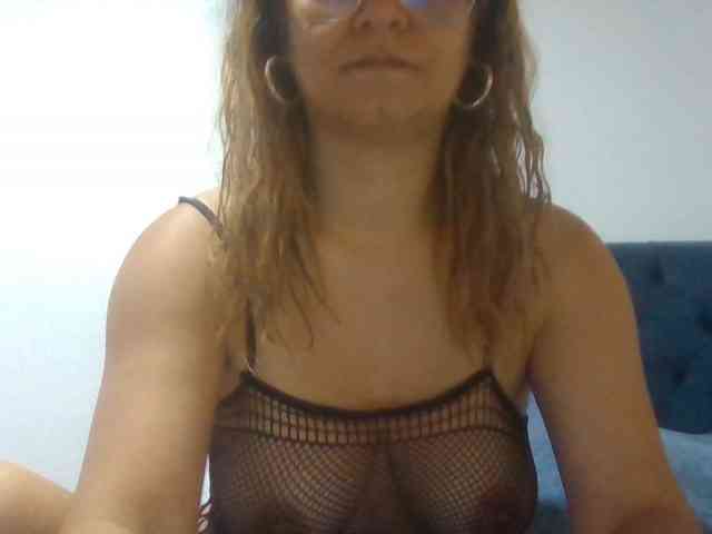 milf-yeis Live Webcam on BongaCams