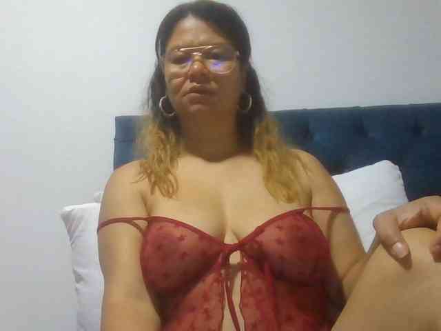 milf-yeis webcam