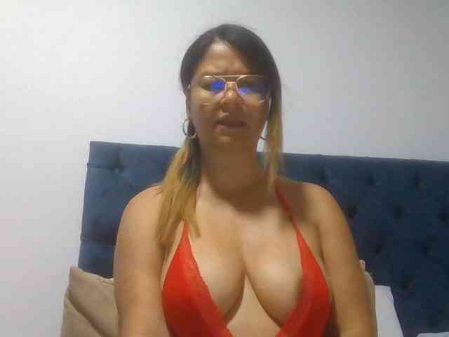 milf-yeis webcam