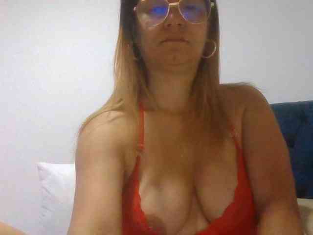 milf-yeis webcam