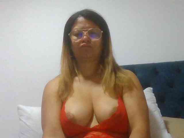 milf-yeis webcam
